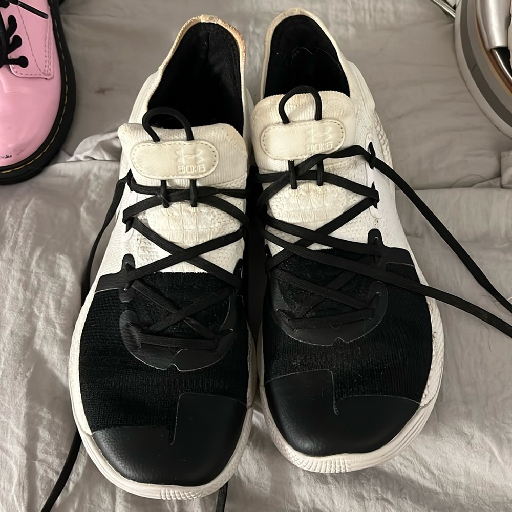 black & white Steph Curry’s